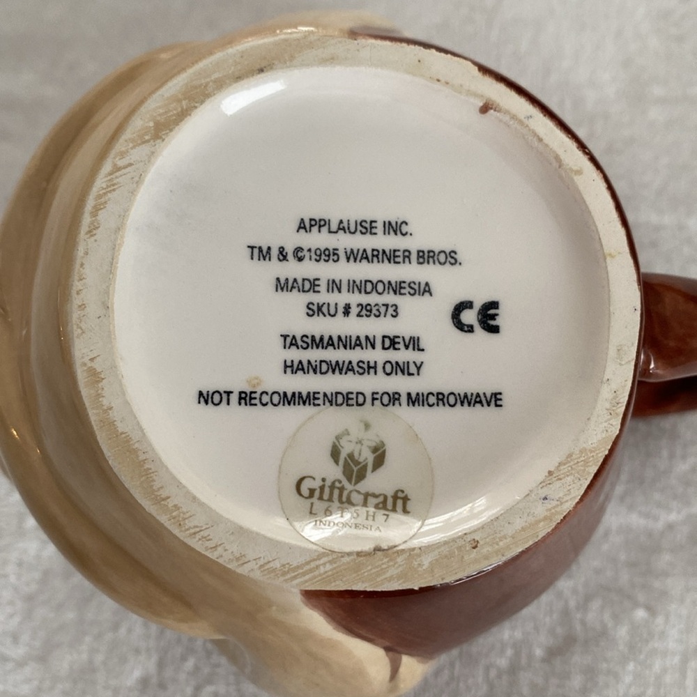 Taz Vintage Tasmanian Devil Looney Tunes 3D All Teeth 1995 (30 year old) Mug. - Picture 8 of 9